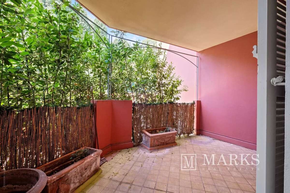 Appartement de 2 chambres avec terrasse, jardin et garage - photo 19