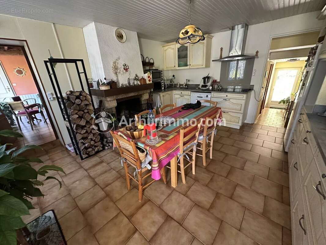 Maison à NEUVIC