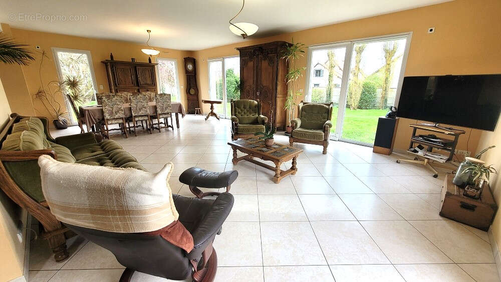 Maison à FEUGUEROLLES-BULLY