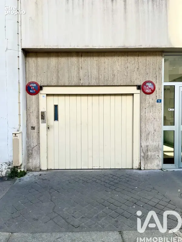 Parking 11 m² · à Paris-15e · 11 m² · 27 000 €