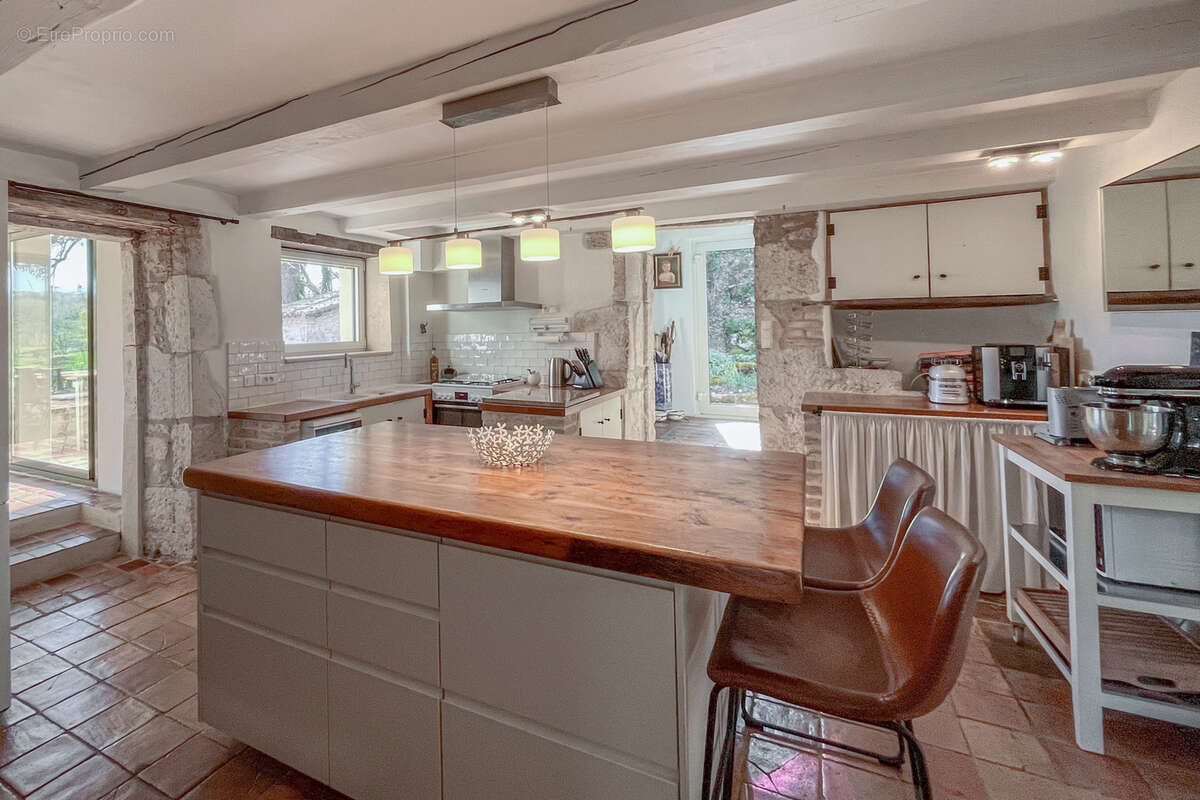 Maison de campagne avec annexe, piscine, dépendances et terrain - photo 10