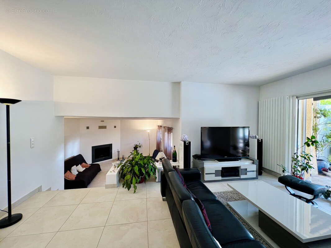 Maison à SAINT-LAURENT-DU-VAR