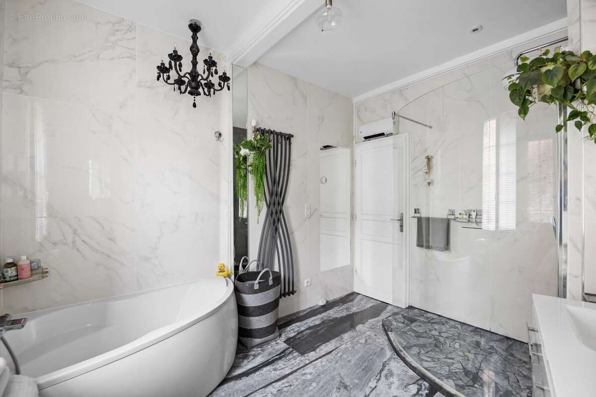 Maison à PARIS-14E