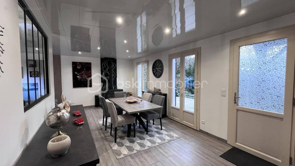 Maison à LE LARDIN-SAINT-LAZARE