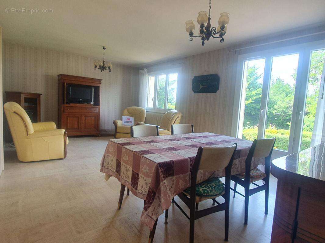 Maison à SAINTRY-SUR-SEINE