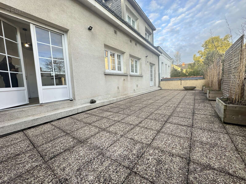 Appartement T3 de charme au cœur du triangle d’Or d’Angers avec terrasse de 55m² - photo 4