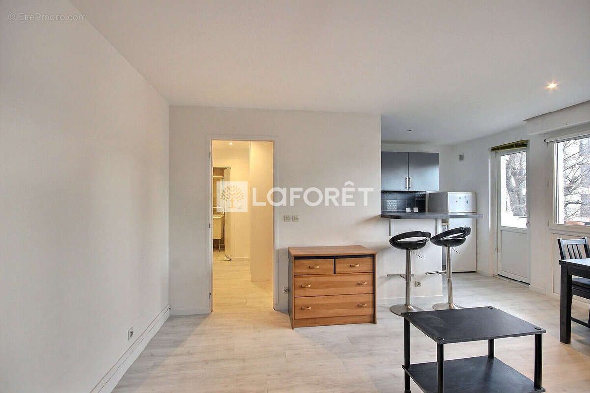 Appartement à COURBEVOIE