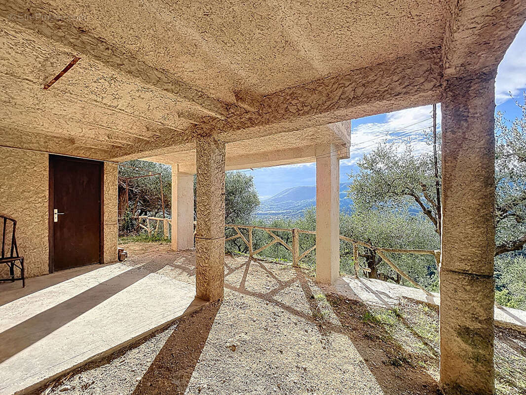 Maison à CASTAGNIERS