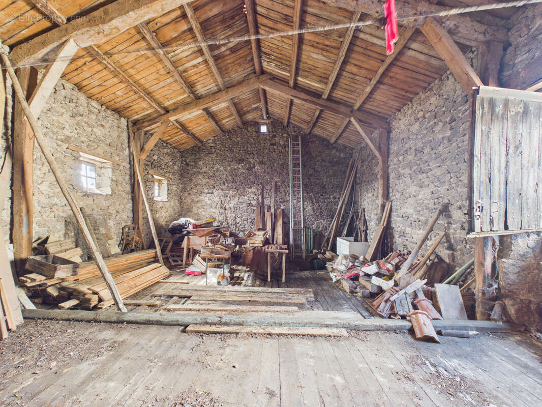 Parking à VENTEUGES