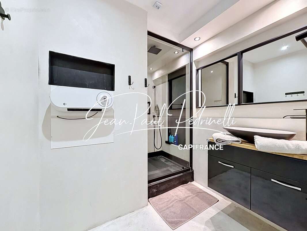 SAINT-RAPHAËL, Duplex 3 pièces 59 m² total,  meublé et équipé,  parking privatif et climatisation - DPE C - photo 12