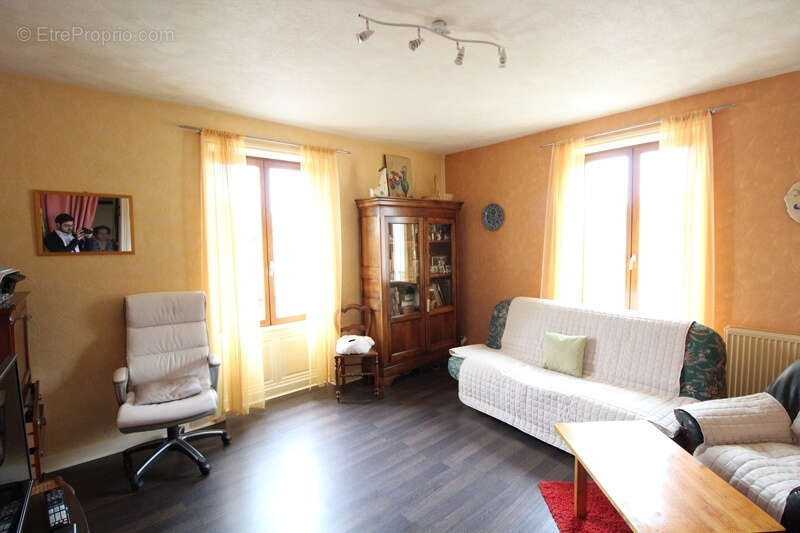 Appartement à AMPLEPUIS