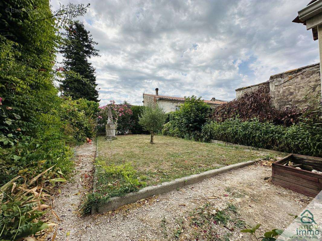 Maison à CHATEAUNEUF-SUR-CHARENTE