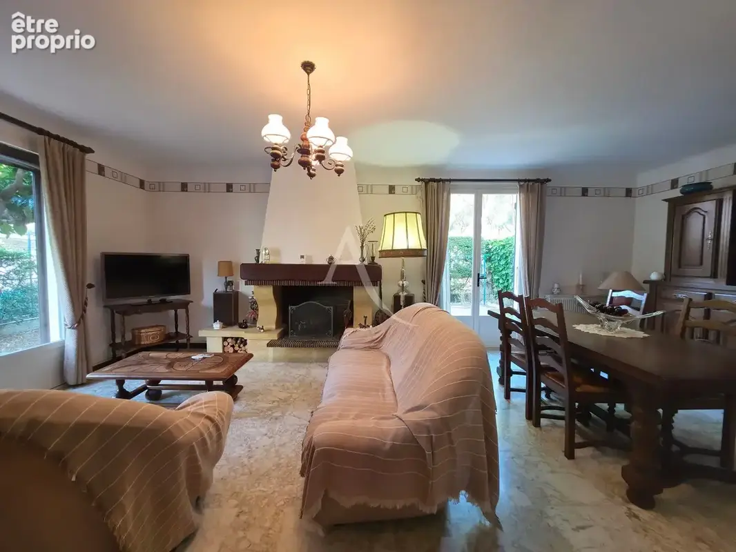 Maison familiale avec jardin sans vis-à-vis et fort potentiel. Horte Neuve - photo 2