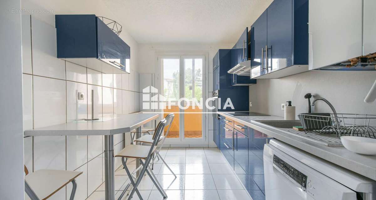 EXCLUSIVITÉ AIX OUEST - T4 Rénové de 90m2 avec parking (DPE C) - photo 3