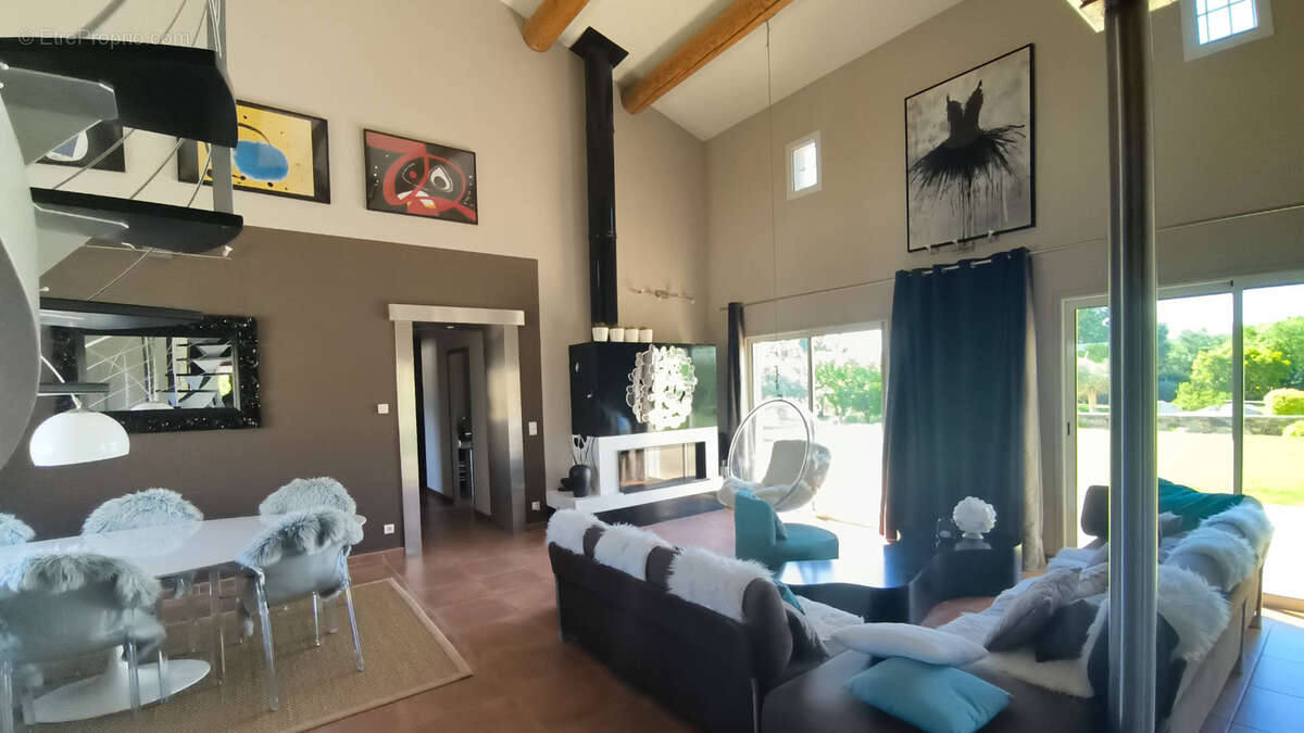 Propriété d’exception avec piscine et 3 600 m2 en bordure de campagne près d’Uzès - photo 4