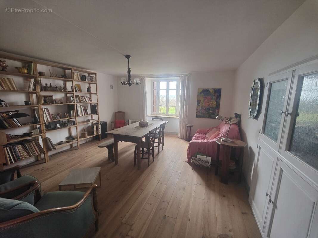 Corps de ferme a renover sur 2948m² - photo 4