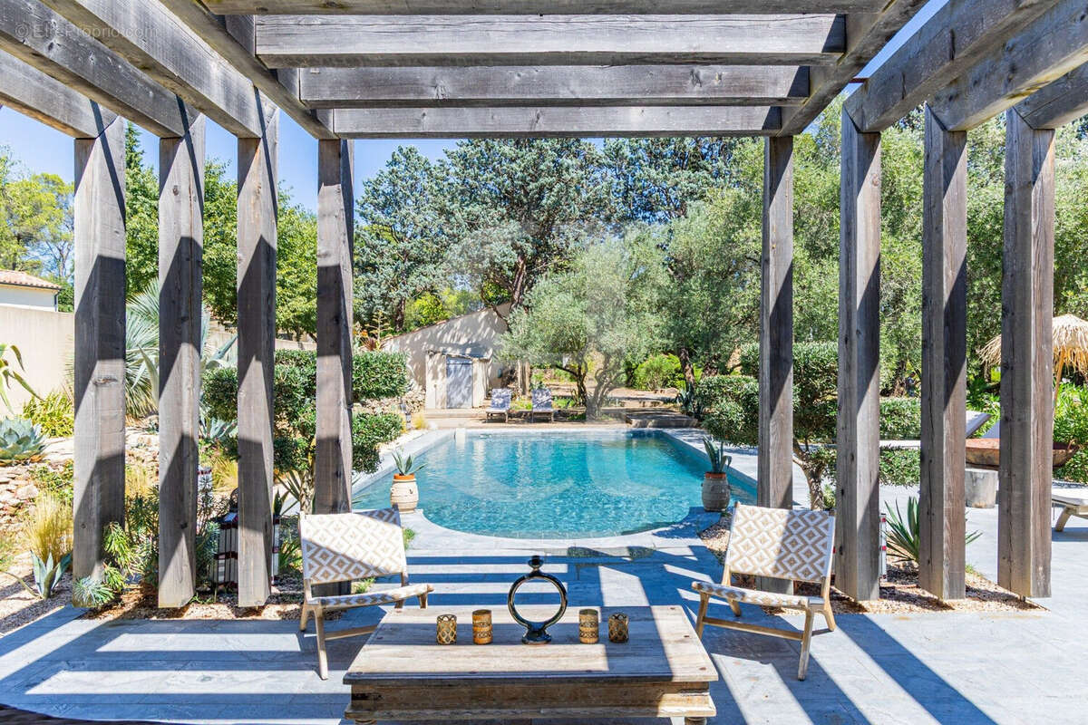 Maison à SAINTE-CECILE-LES-VIGNES