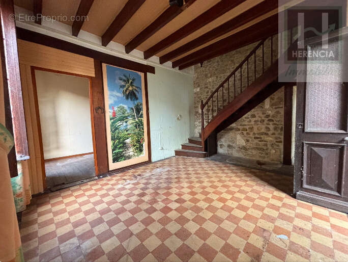 Maison à RUELLE-SUR-TOUVRE
