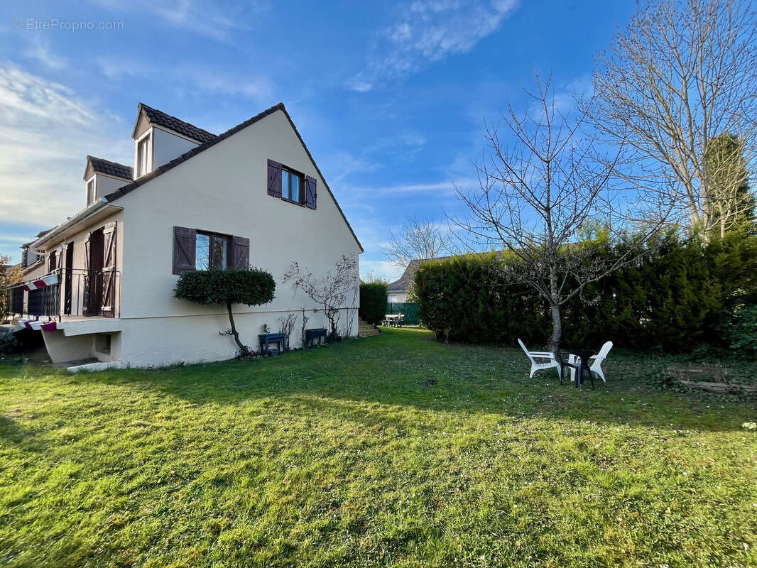 Maison à CHENNEVIERES-SUR-MARNE
