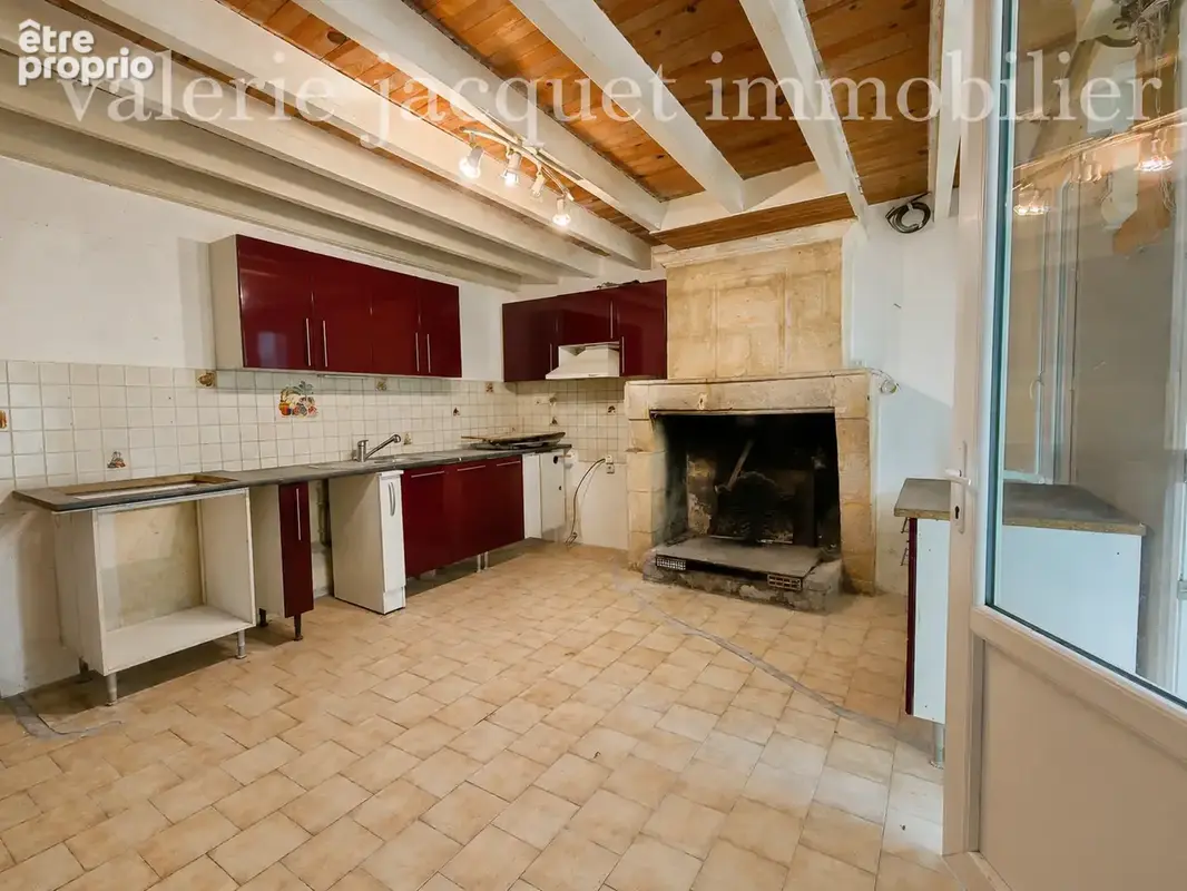 LUSSAC   Ensemble immobilier à rénover avec deux granges et fort potentiel d'évolution - photo 11