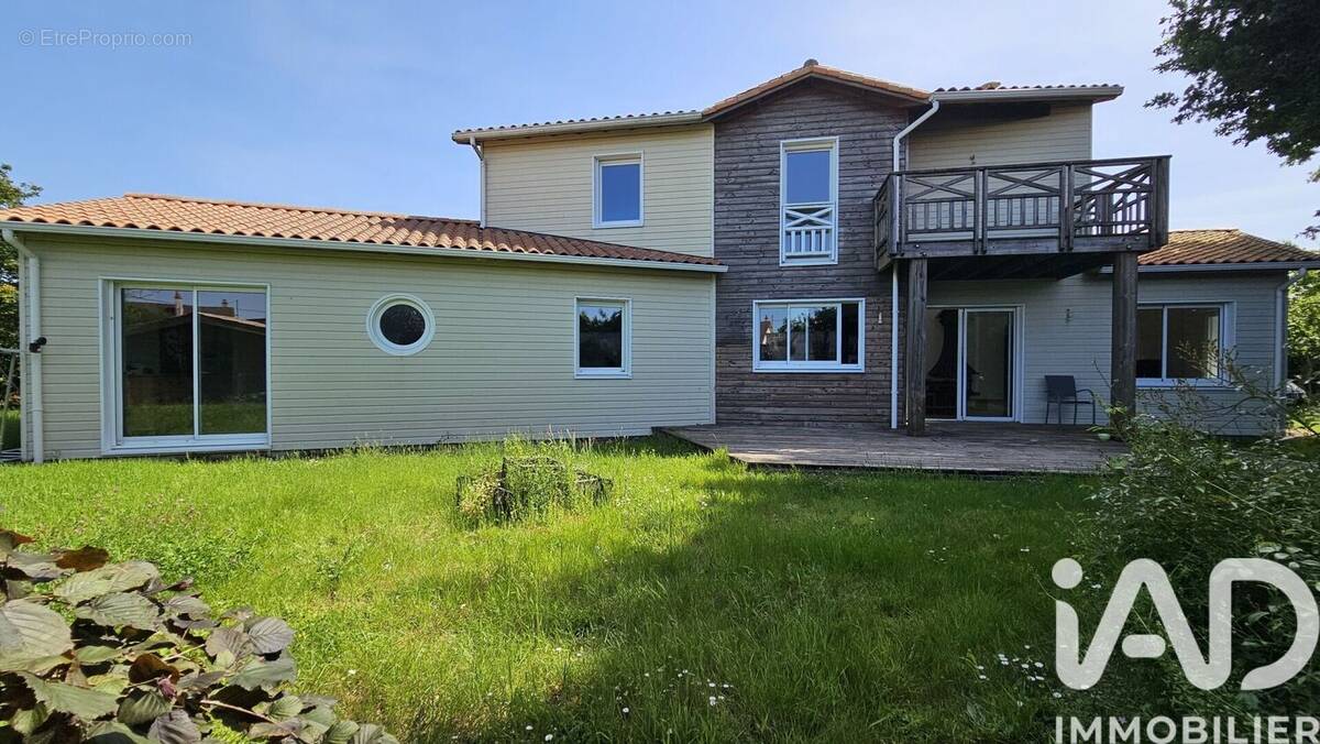 Photo 1 - Maison à SAINT-PHILBERT-DE-GRAND-LIEU