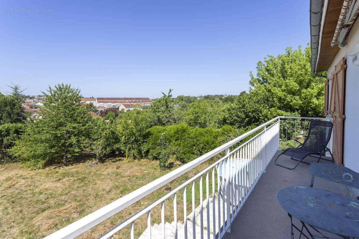 Maison à RUELLE-SUR-TOUVRE