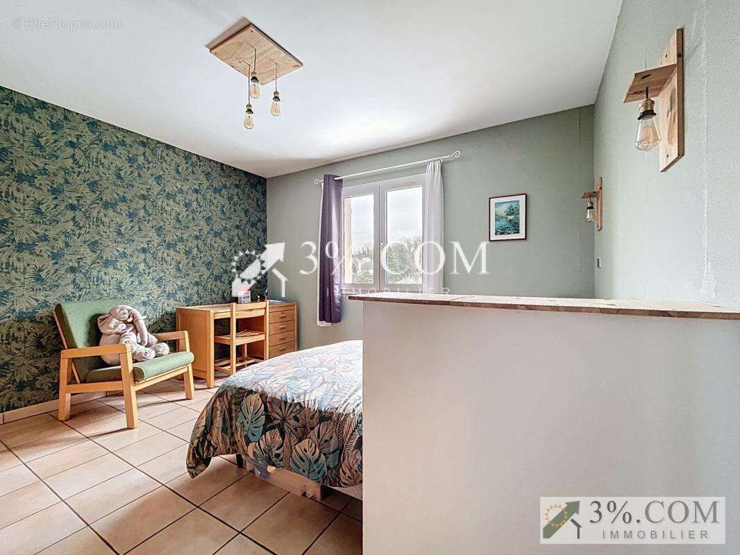 Maison à MONTELEGER