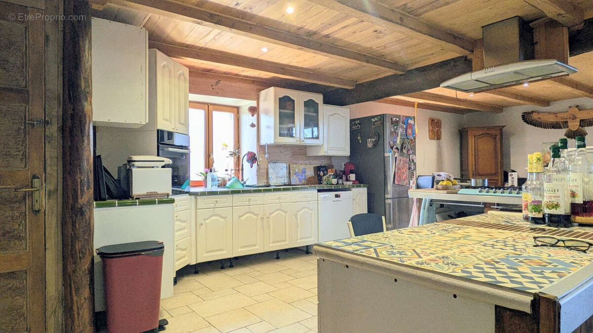 Maison en pierre de 196m2 - photo 7