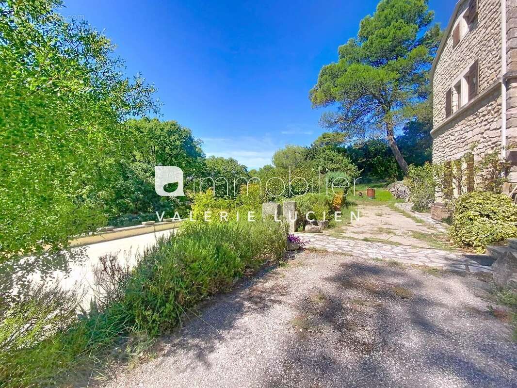EXCLUSIVITÉ – Propriété à vendre à Saint-Rémy-de-Provence  Ancienne carrière au pied des Alpilles - photo 15