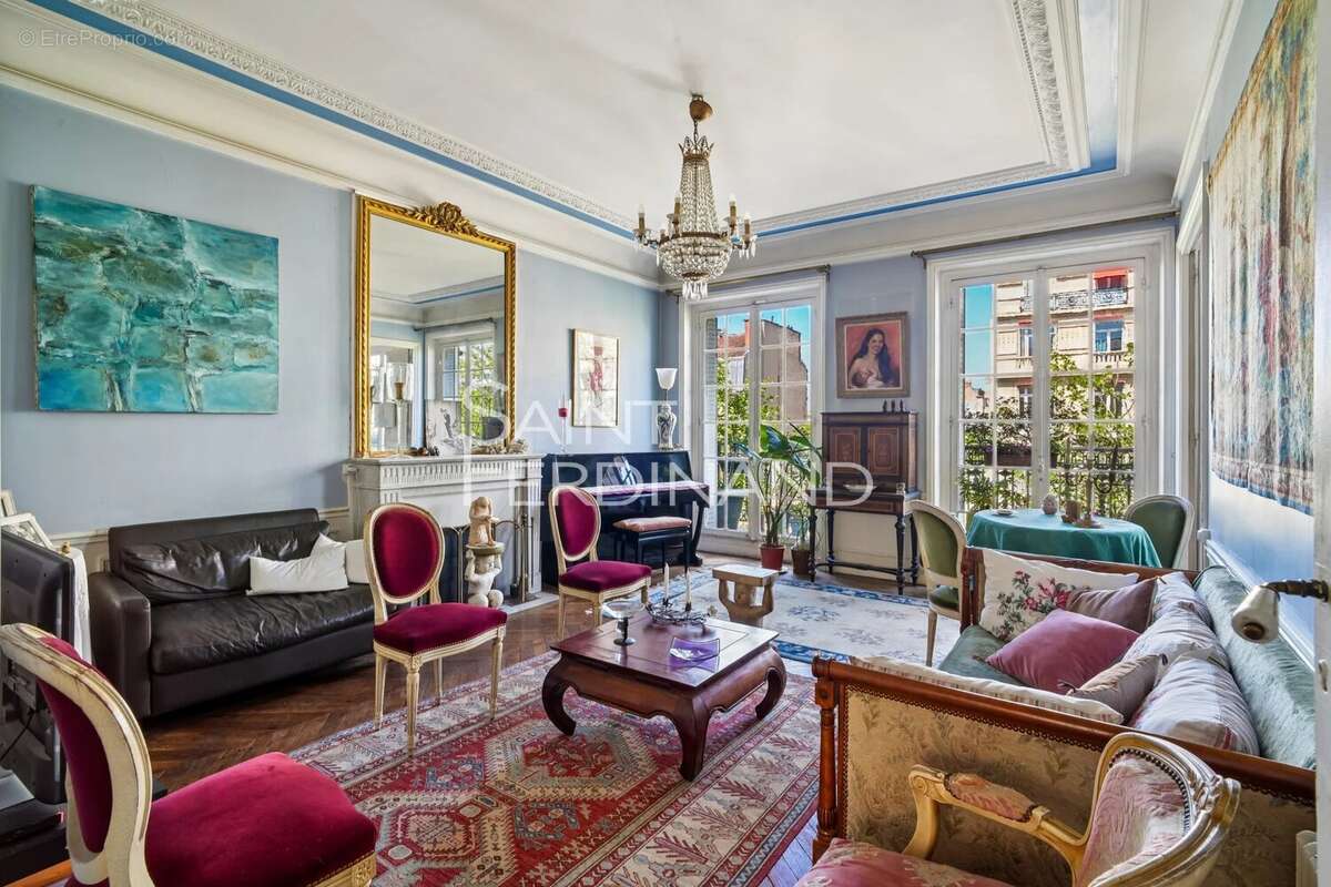 Appartement à NEUILLY-SUR-SEINE