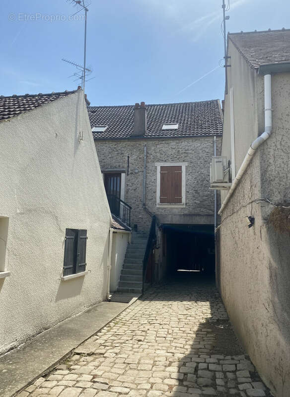 Appartement à LA QUEUE-LES-YVELINES
