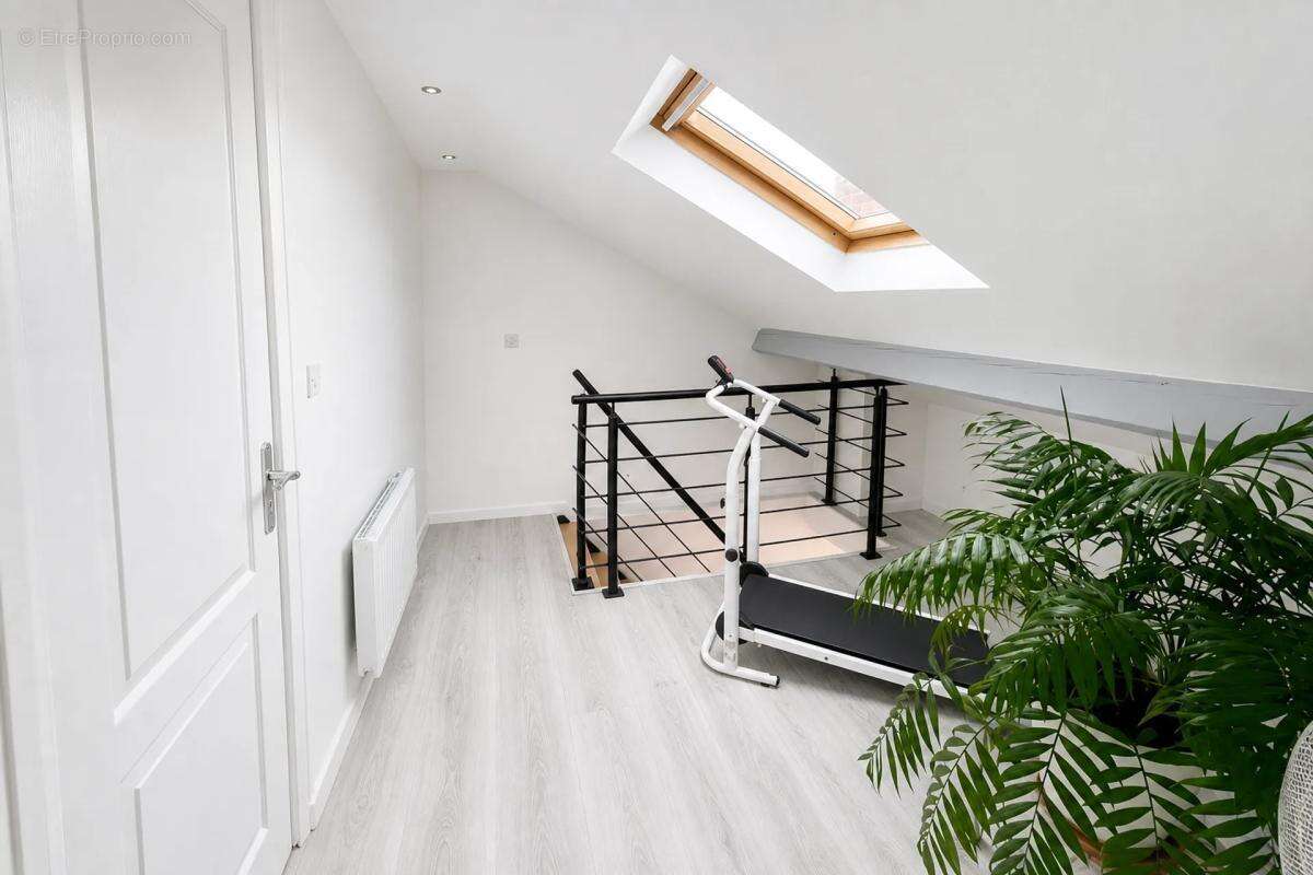 Appartement à SARTROUVILLE