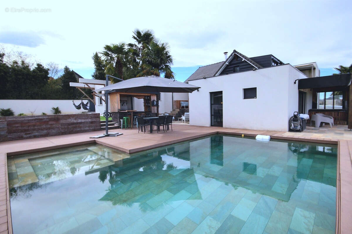 Maison à SERRES-CASTET