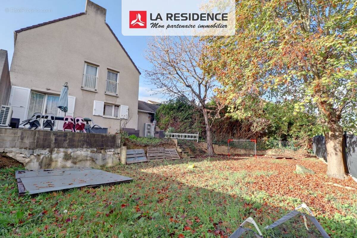 Maison à JOUY-LE-MOUTIER