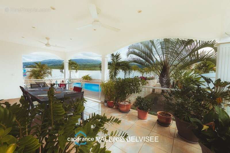 Villa familiale f5 avec piscine, vue dégagée et superbes volumes – saint-louis - photo 3