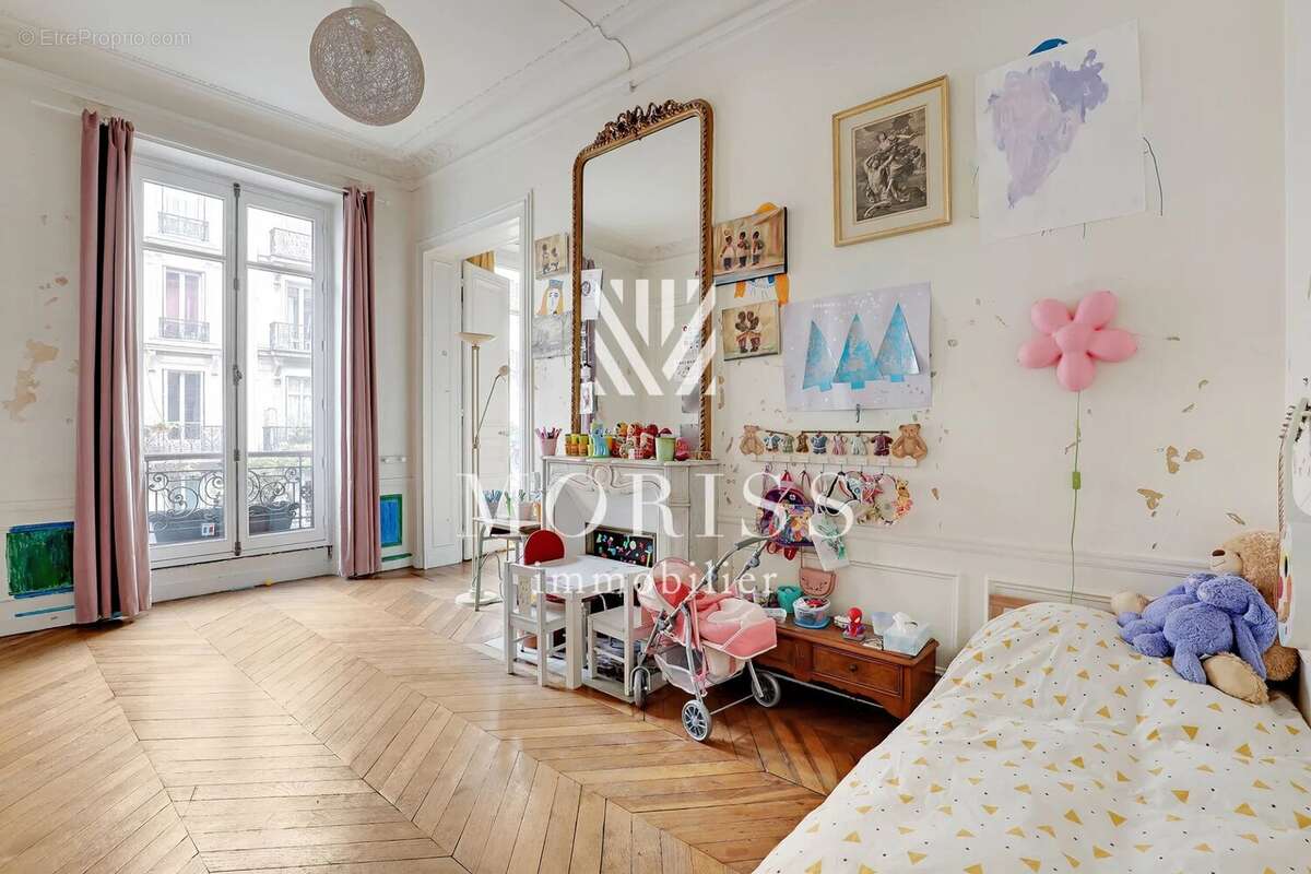 Appartement à PARIS-17E