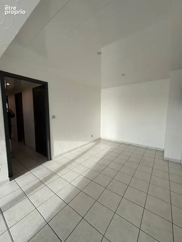 À vendre   Appartement 3 pièces de 74 m2 avec terrasse, garage et parkings - photo 7