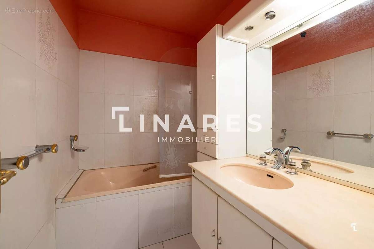 Appartement à MARSEILLE-3E