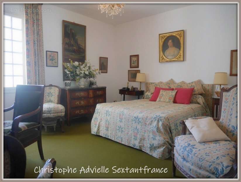 3 maisons en pierres, chartreuse, colombier et périgourdine, chai, dépendances, piscine sur 3 Ha - photo 9