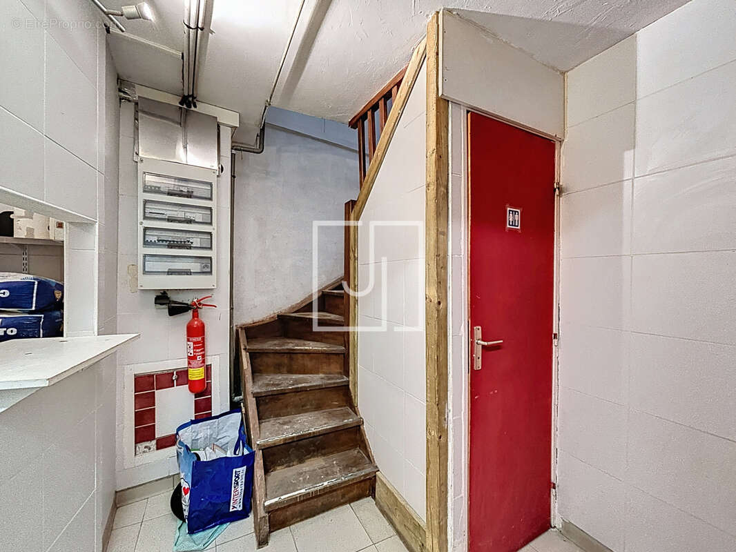 Commerce à ENCHASTRAYES