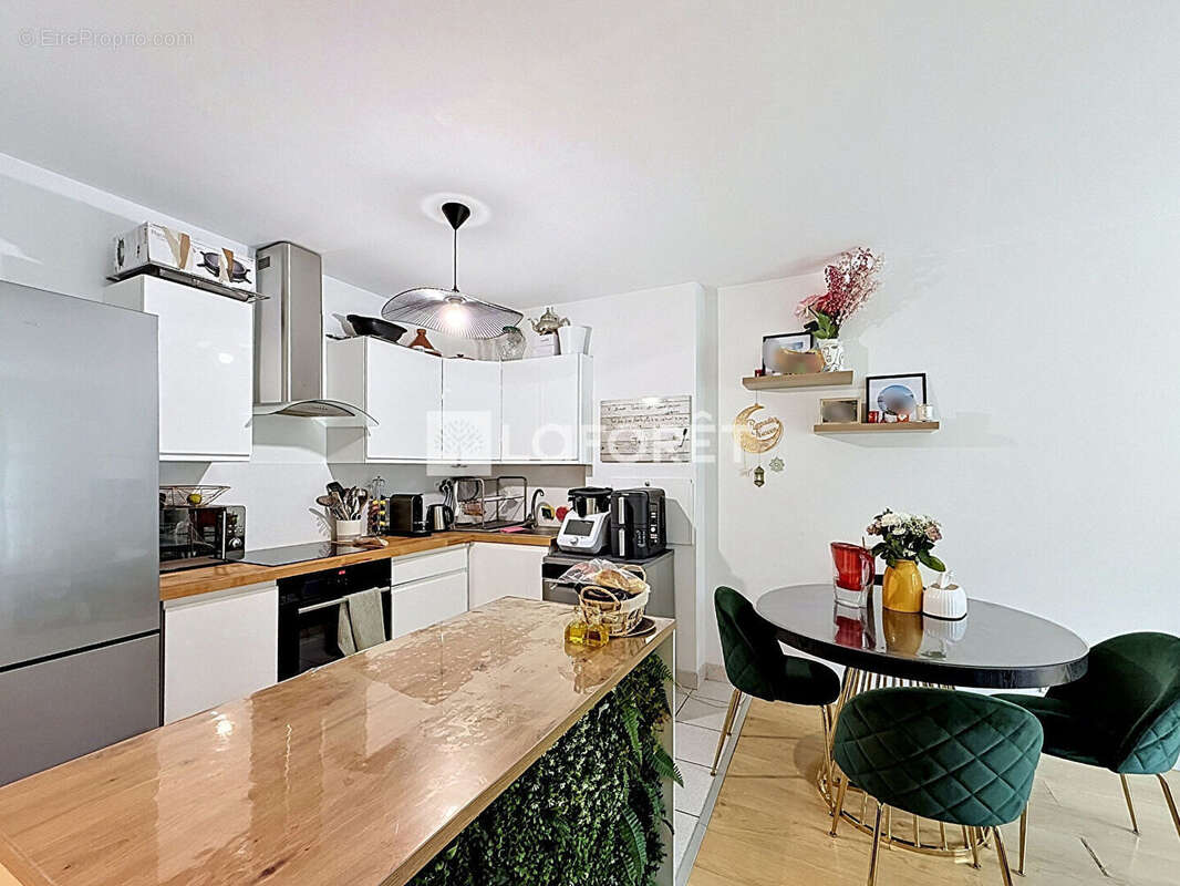 Appartement à LA GARENNE-COLOMBES
