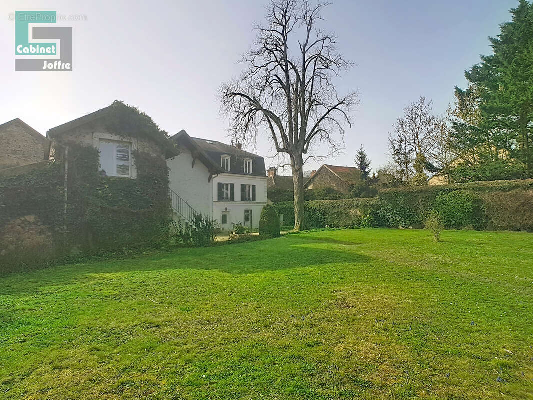 Maison à VULAINES-SUR-SEINE