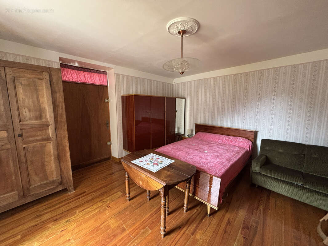 Maison à ESPINASSES