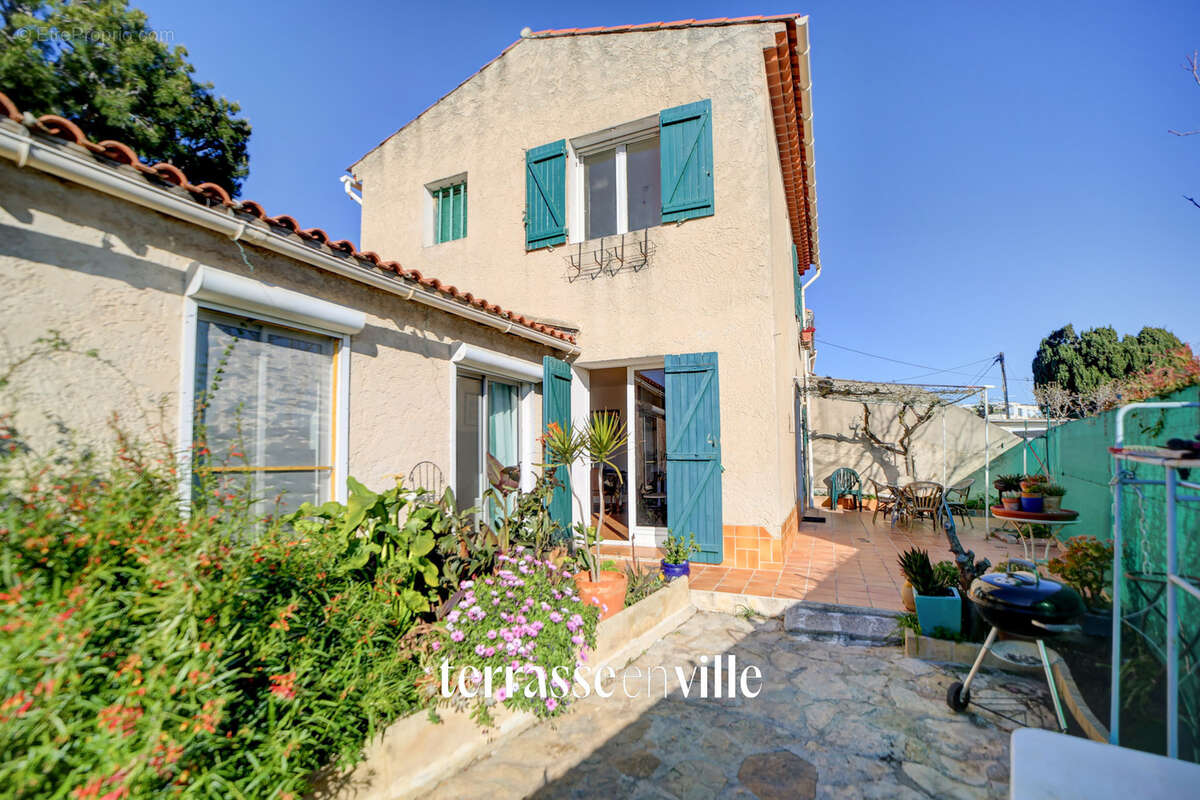 Rare - la ciotat - maison de ville - vue mer - jardin - chantier naval - t4 - photo 2