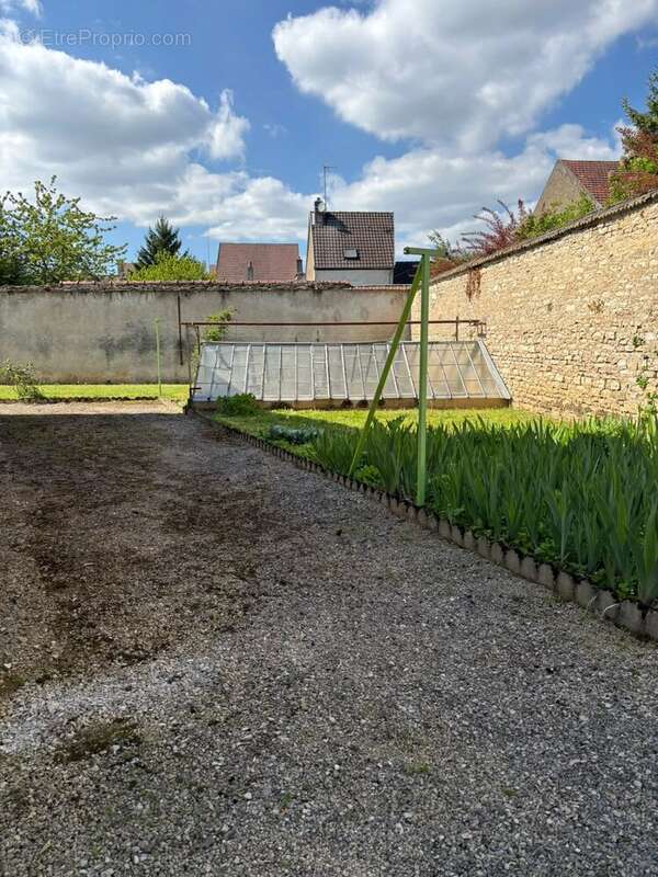 BEAUNE – Maison familiale de 165 m² à 10 min à pied du centre historique - photo 2