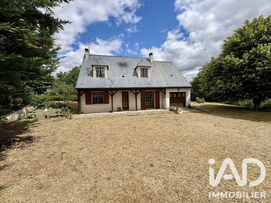 Maison 125 m² à Neuille-Le-Lierre  - photo 4
