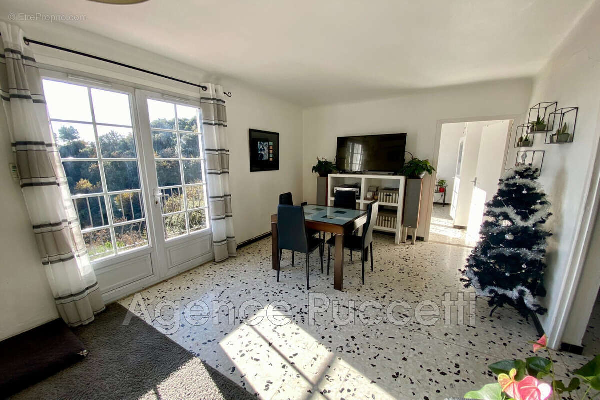 Maison à TOURRETTES-SUR-LOUP