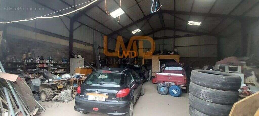 Parking à LES SALELLES