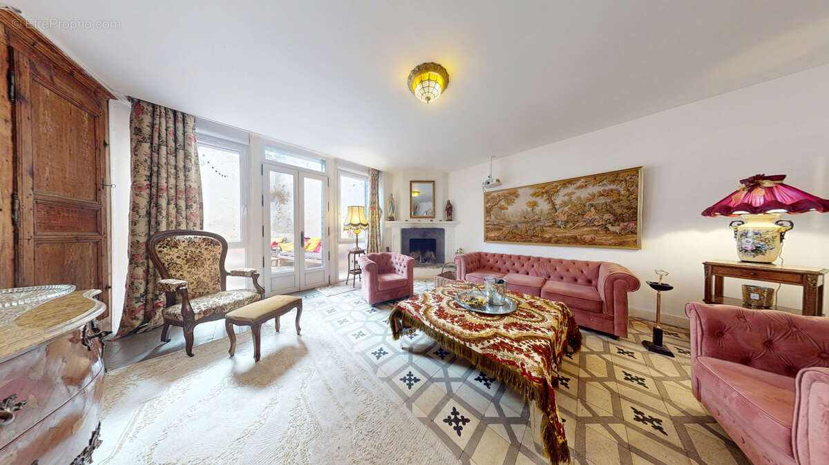 Maison à SAINT-GERMAIN-LEMBRON