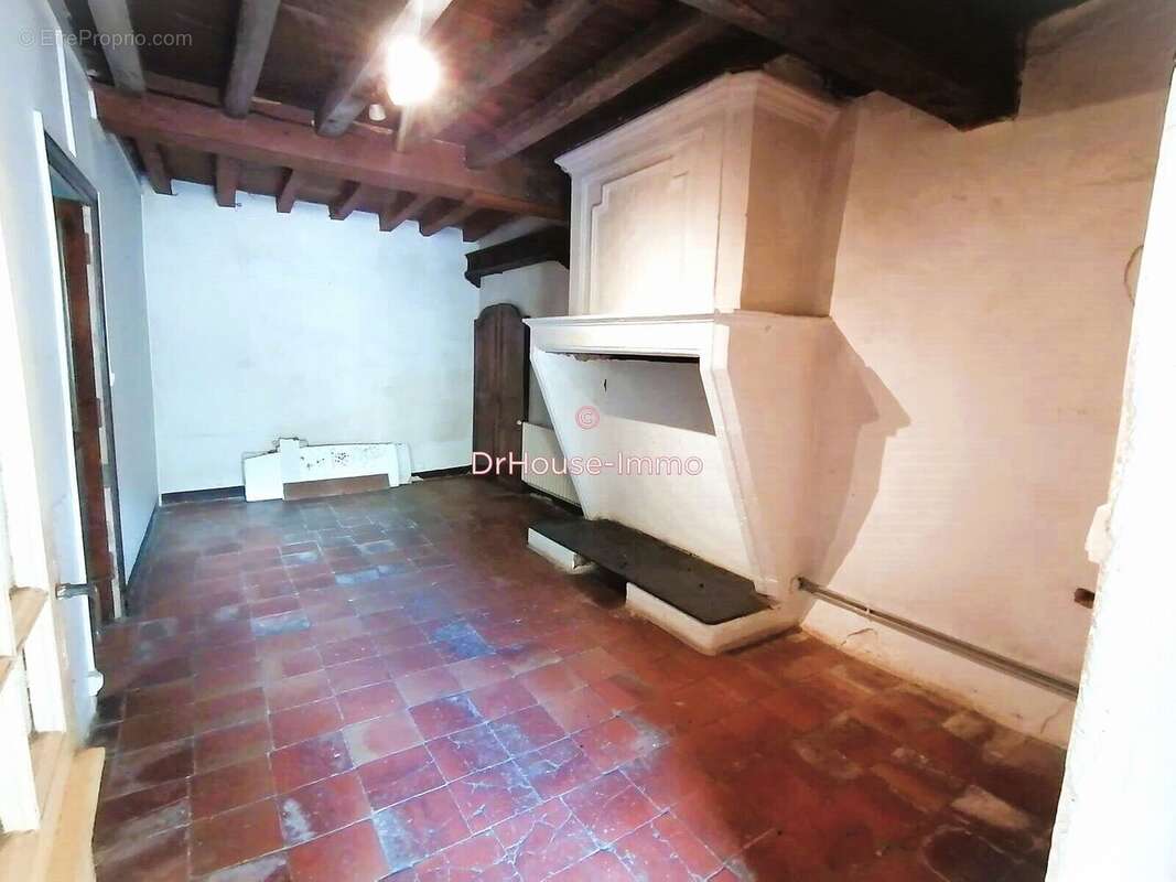 Maison à LES ARTIGUES-DE-LUSSAC